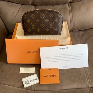 ❤️Authentic LV COSME.MNG.POUCH❤️
